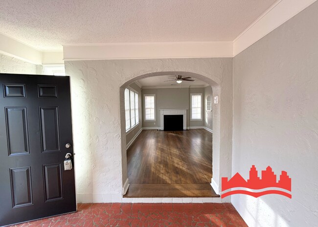 Foto del edificio - 2244 Cypress Cir