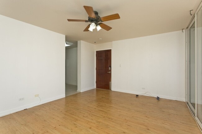 Building Photo - 1402 Piikoi St