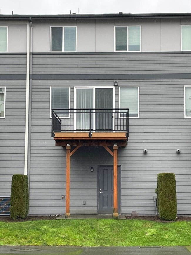 Building Photo - Stunning 3 bedroom 2.5 bathroom Townhome in Bothell!