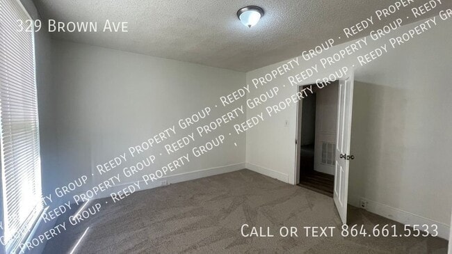 Foto del edificio - 329 Brown Ave