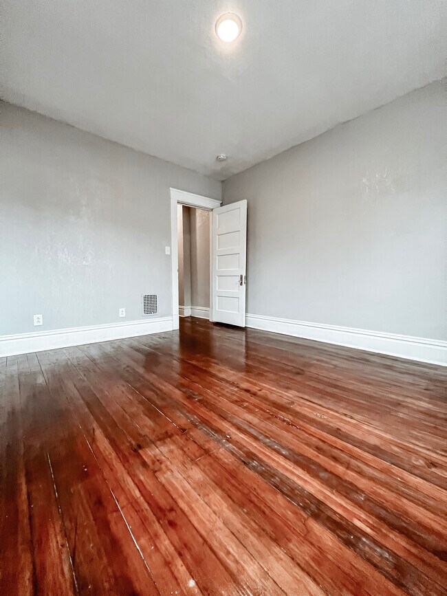 Building Photo - 1218 S 7th St