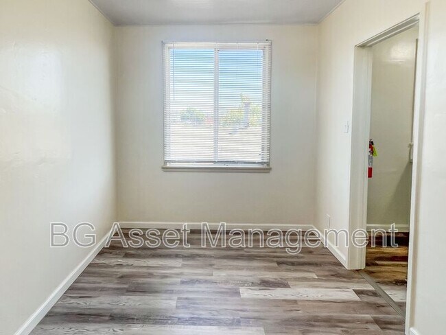 Foto del edificio - 1614 Visalia Ave