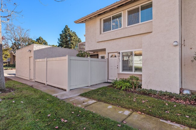 Building Photo - *** MUST SEE VILLAGE PARK 3 BED 2.5 BATH T...