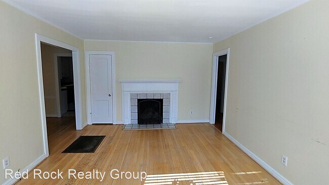 Building Photo - 3 br, 1 bath House - 1000 Greensprings Avenue