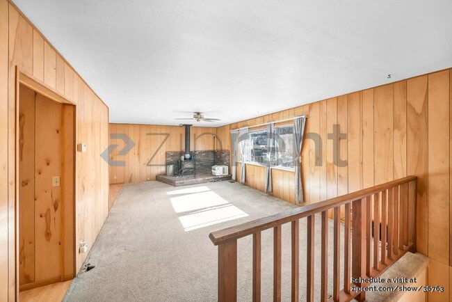 Building Photo - 140 Crable St