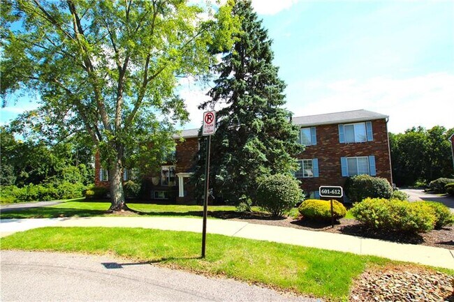 Foto del edificio - 609 Bonnie Brae Dr