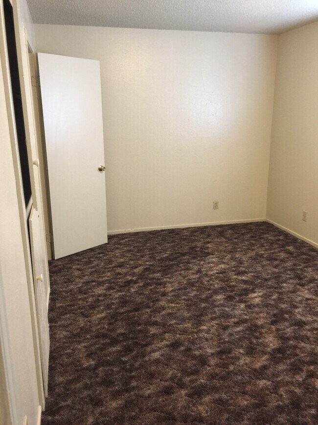 Foto del edificio - 489 S Backer Ave