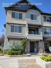 Building Photo - 3256 E Thoroughbred Ln