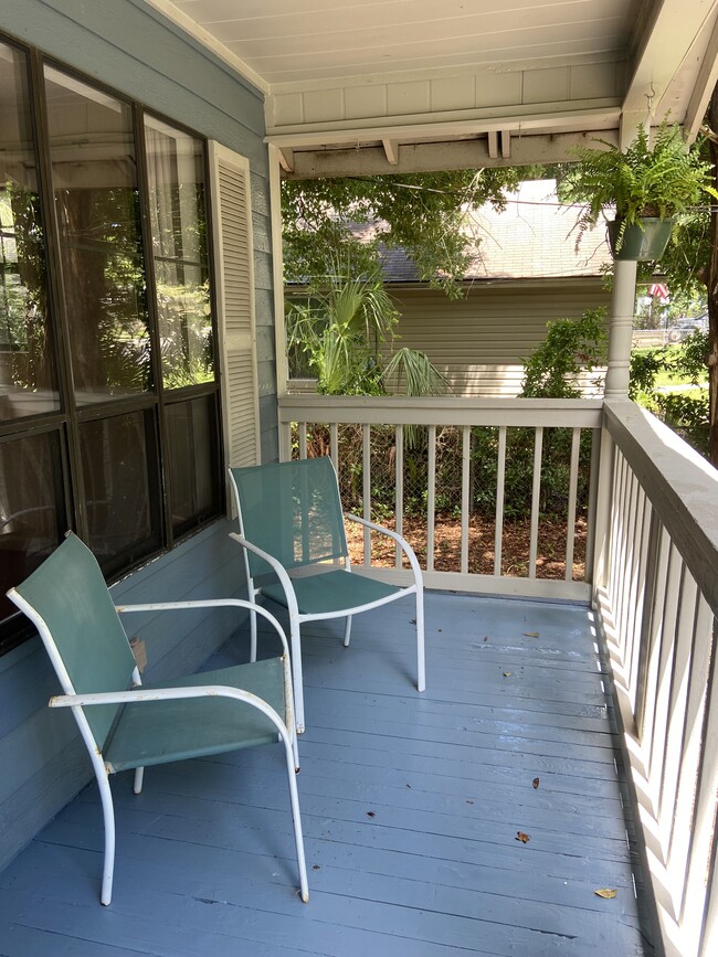 Front Porch - 3002 E Brainerd St