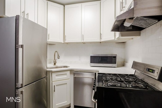 Building Photo - 326 West 23rd Street