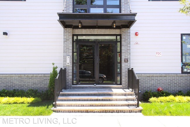 Building Photo - 1317-1319 North Ave