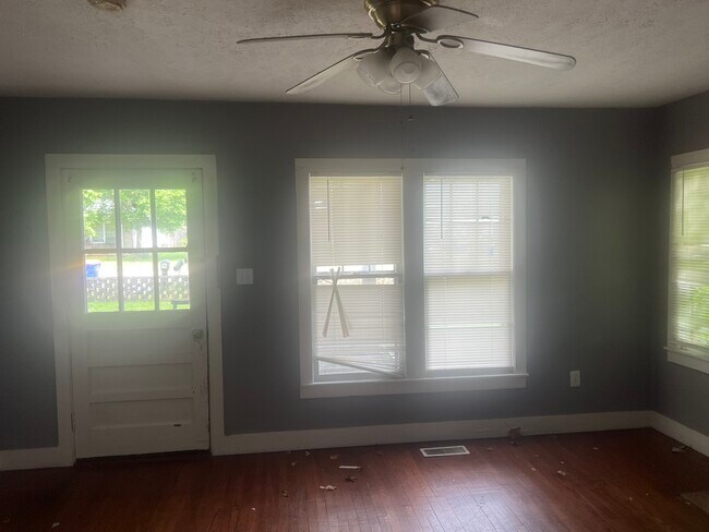 Foto del edificio - 1625 Catherine Dr