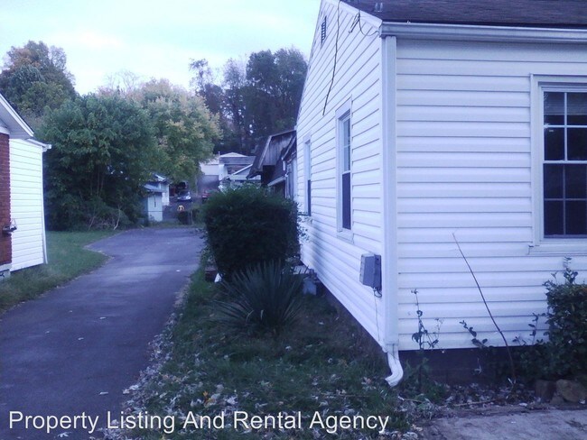 Building Photo - 3 br, 2 bath House - 1205 Flora Avenue