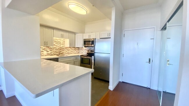 Building Photo - Incredibly remodeled unit at Pacific Park ...