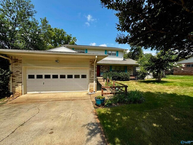 Foto del edificio - 7608 Peacock Dr SW