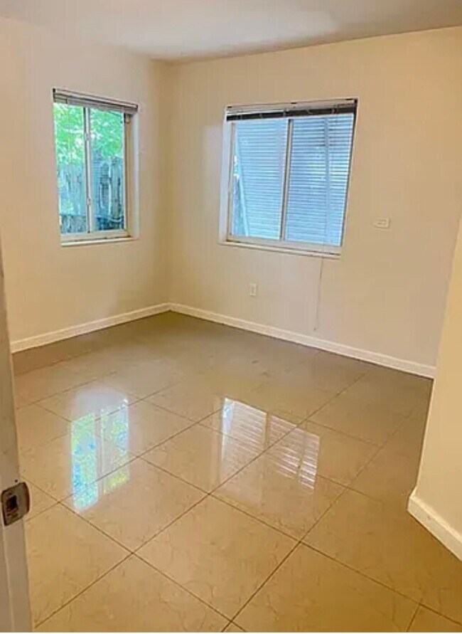 Foto del edificio - 3031 Center St