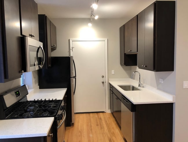 Building Photo - 3217 W Cullom Ave