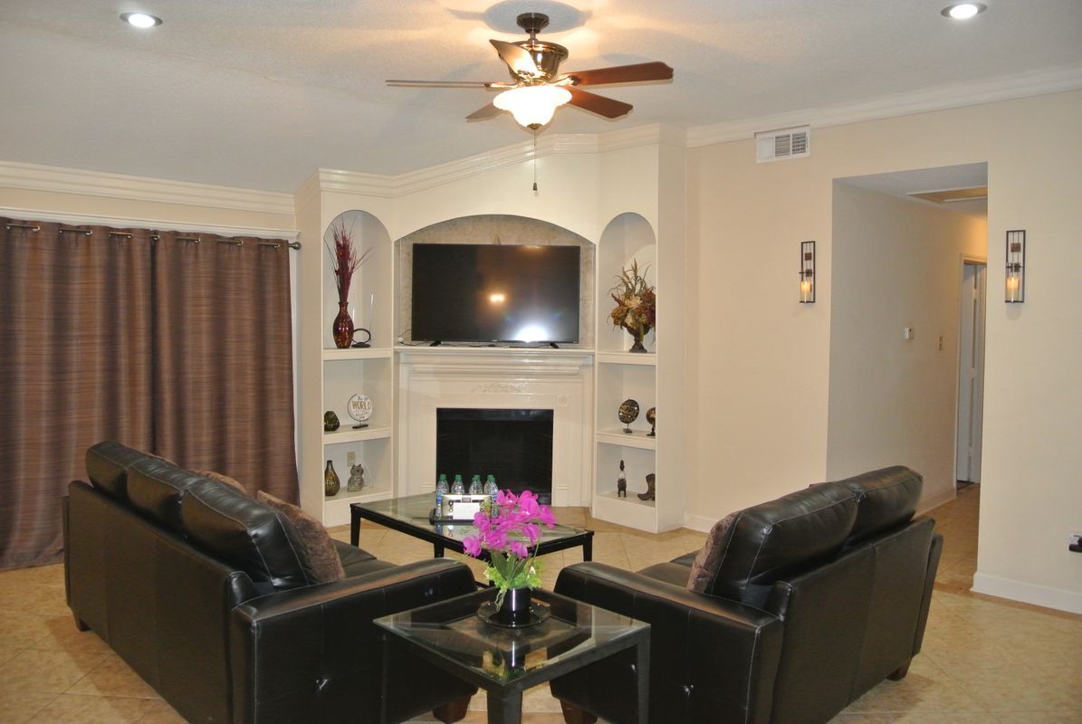 Foto del edificio - 3653 Timber Bluff Ln