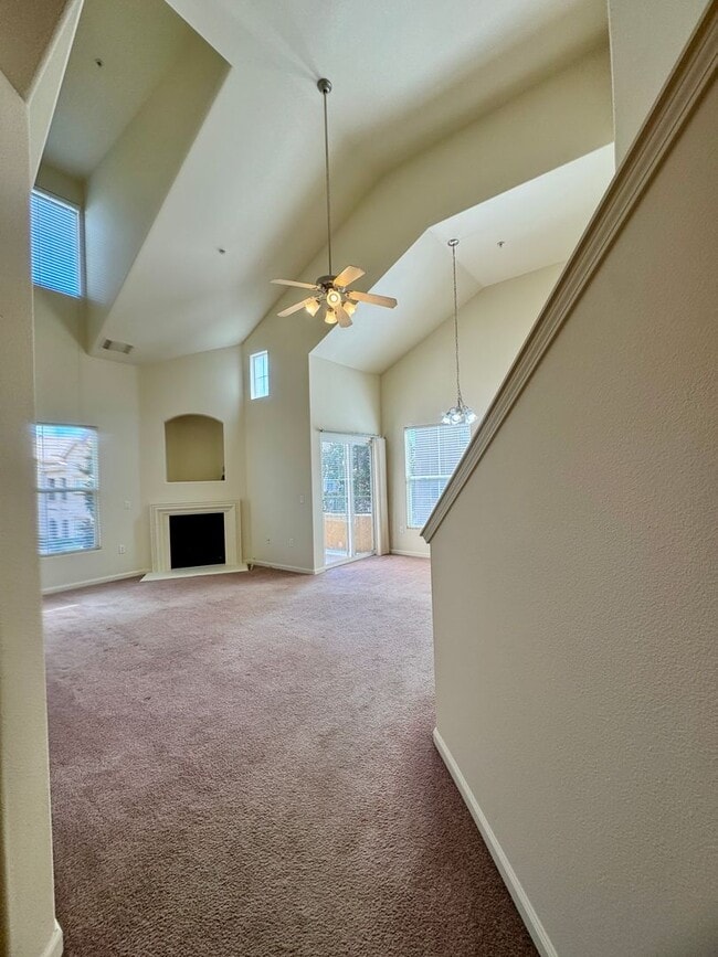 Building Photo - 5350 Dunlay Dr