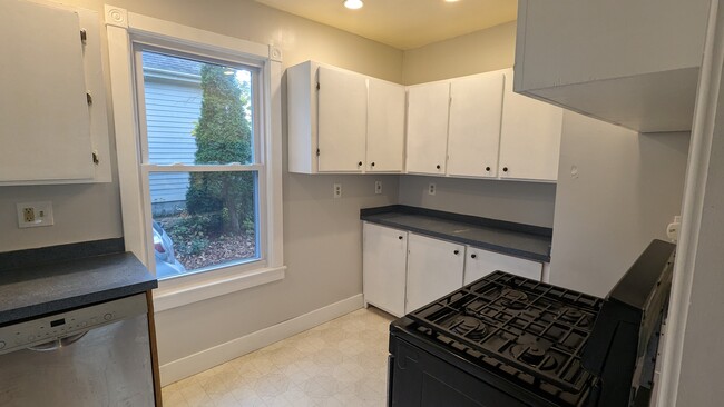 Kitchen - 9 Morgan Ct