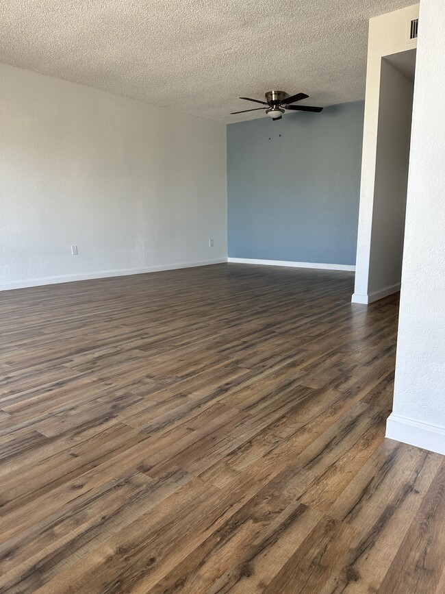 Building Photo - 10565 W Arica Rd