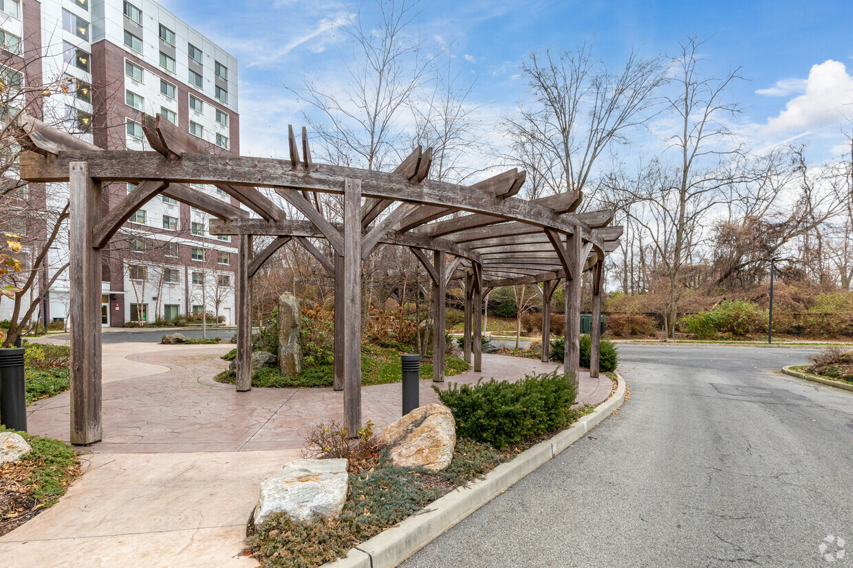 Building Photo - The Woodlands