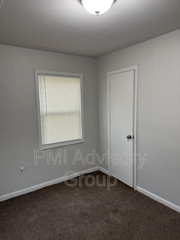 Foto principal - 3368 SE Girard St