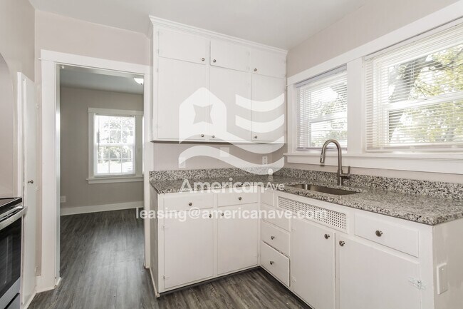 Foto del edificio - 443 W Hillcrest Ave