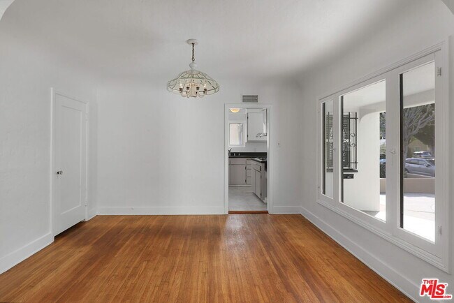 Foto del edificio - 2340 Camden Ave