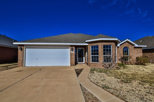 Building Photo - Three Bedroom with Large Office