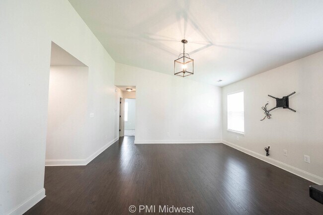 Building Photo - "Charming 3-Bed, 2-Bath Home with 1263 Sq Ft in Westfield's Serene Useppa Ct"