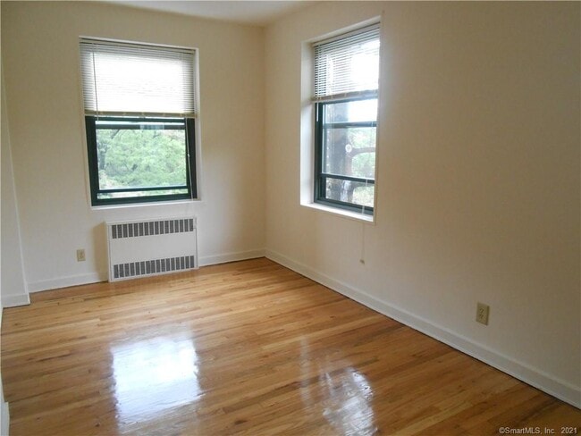 Building Photo - 112 Hoyt St