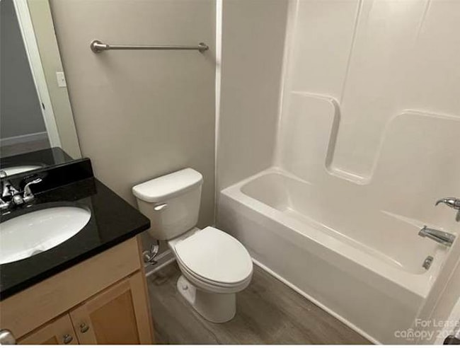 Building Photo - 562 Kirk St