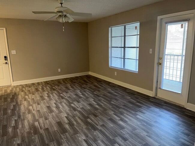 Building Photo - 653 Laurel Lake Ct
