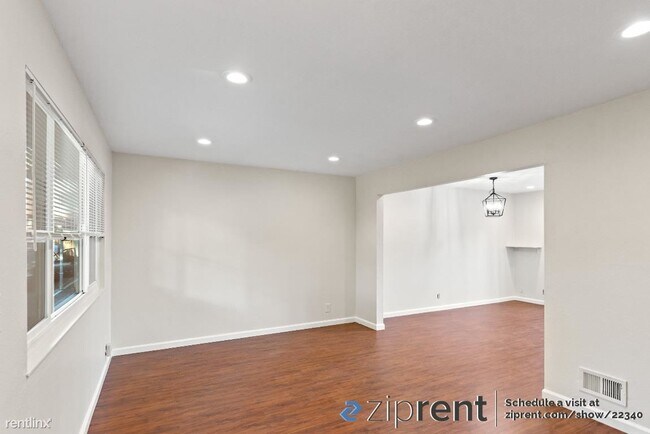 Building Photo - 3 br, 1.5 bath Townhome - 3731 Boswell Ter...