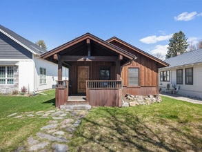 Building Photo - 916 2nd St