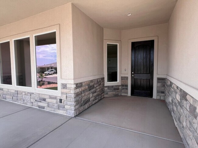 Foto del edificio - 3 Bed 2 Bath Home in Hurricane