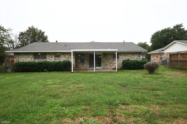 Foto del edificio - Updated 3BR/2BA Brick Home with Granite Kitchen & Fenced Yard — Kaufman ISD