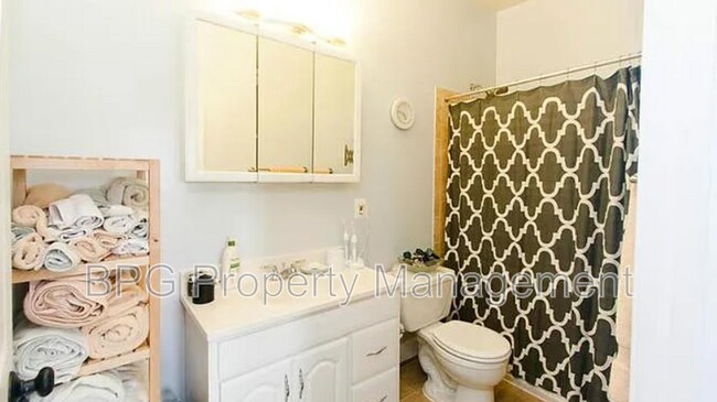Photo - 1027 7th St NE House
