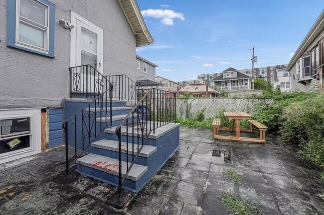 Foto del edificio - 67 Curtis Rd