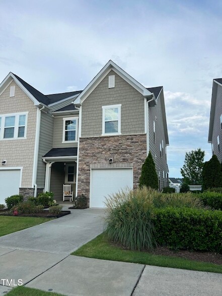 Building Photo - 1109 Little Gem Ln