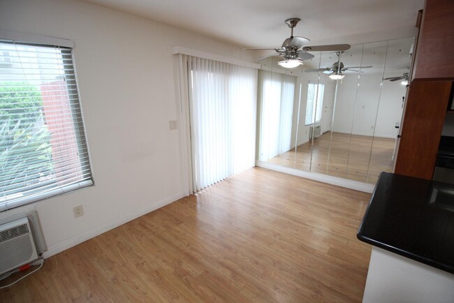 Foto del edificio - 9574 Carroll Canyon Rd