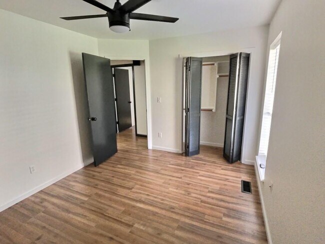 Foto del edificio - 316 Town Park Rd