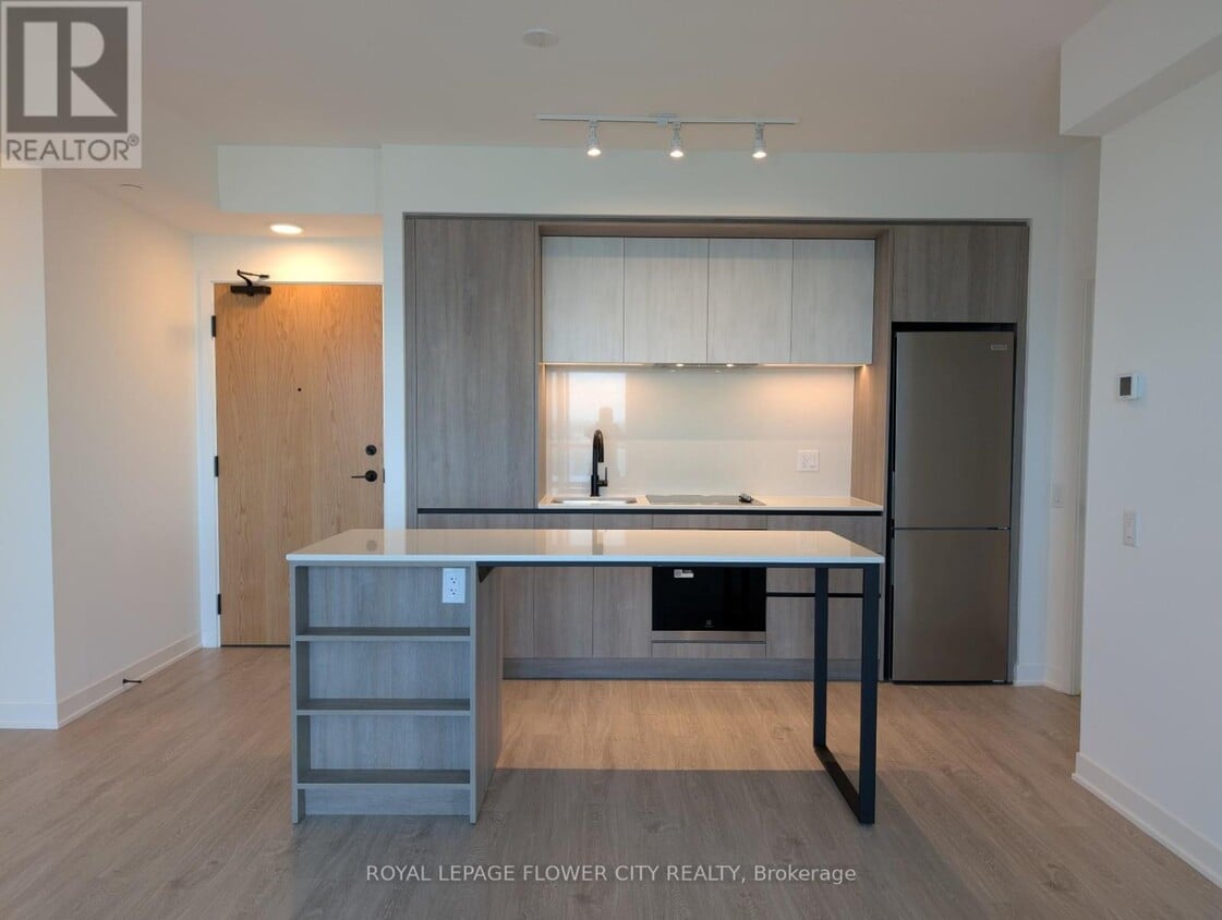 Photo principale - 2495 Eglinton Ave W