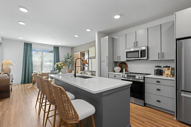 Building Photo - Elan Capital Hills