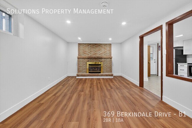 Photo du bâtiment - Newly Renovated 2 bedroom basement unit AV...