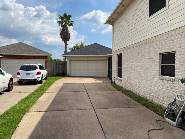Building Photo - 13727 Spring Point View