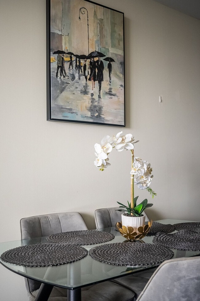 Building Photo - 2 Anndale Dr