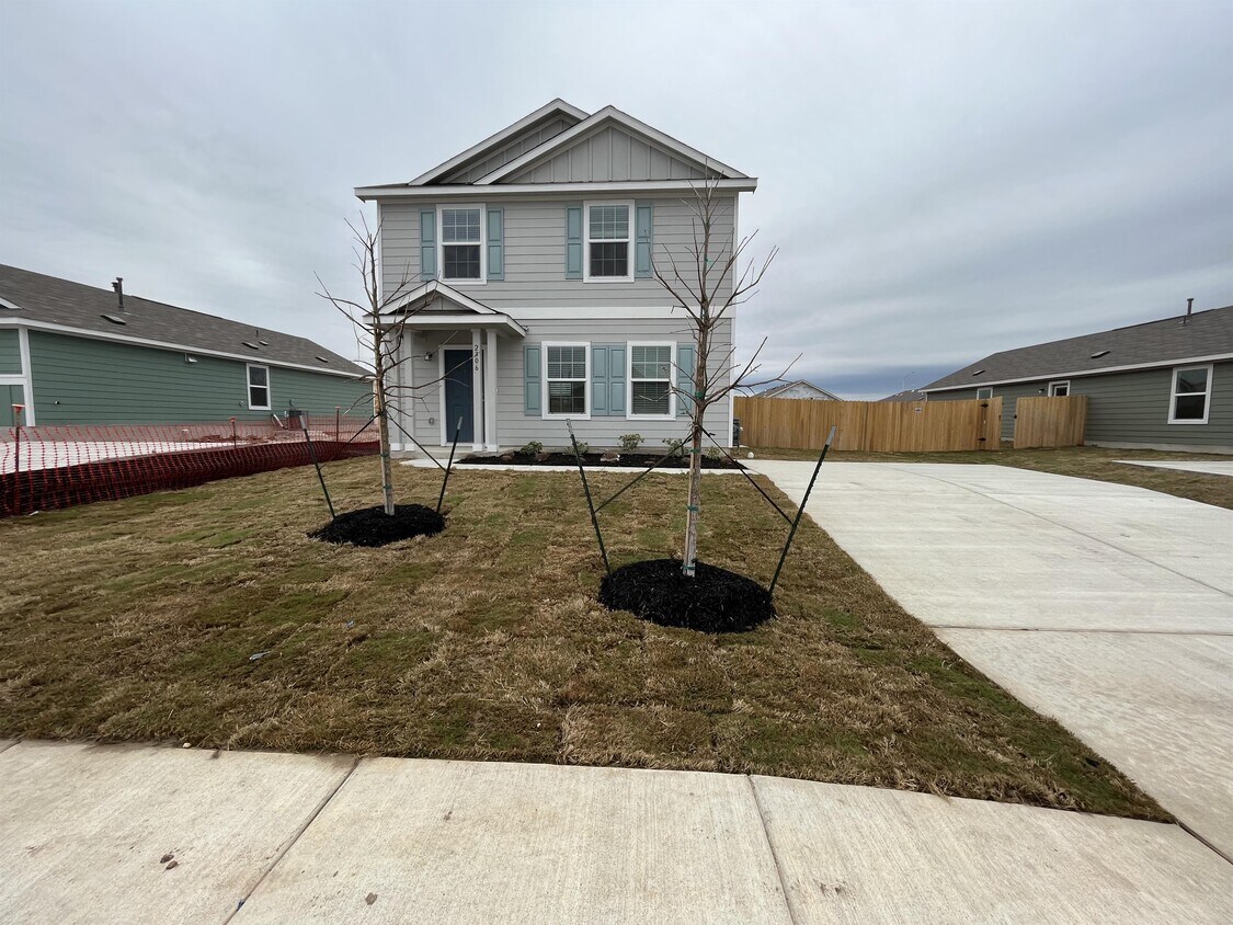 Foto principal - 2306 Red Sky Dr