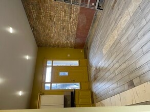 Building Photo - 3341 W Walnut St